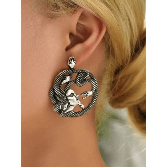 GUN BLACK MEDUSA GOTHIC GYPSY EARRINGS - Picture 1 of 3